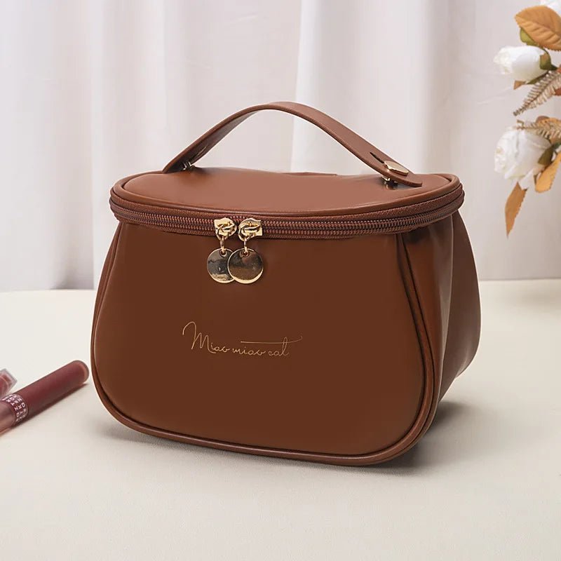 Trousse maquillage marron avec poignée