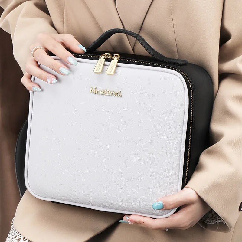 Trousse Maquillage noir et blanc sur une femme Lumière led 