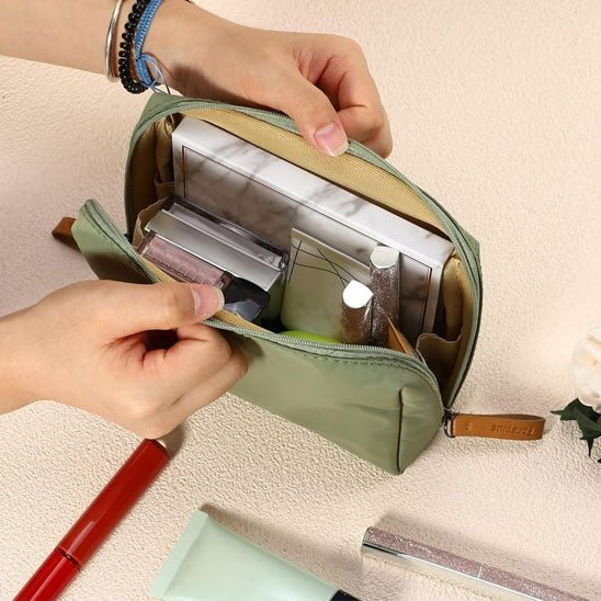 Trousse maquillage grande ouverture dessus verte