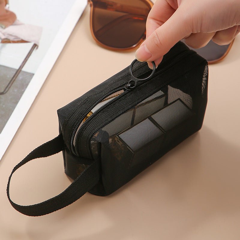 Trousses maquillage n maille noir transparente