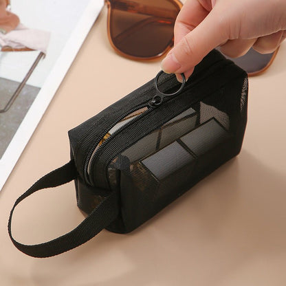 Trousses maquillage n maille noir transparente